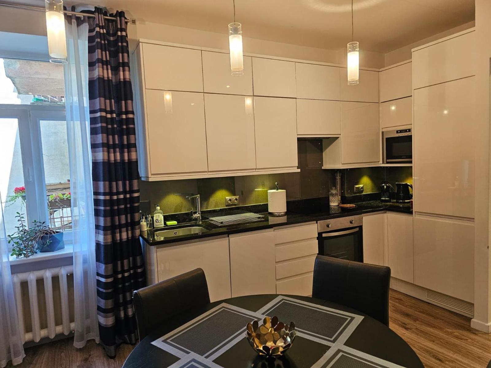 Modern 2 Bedroom Apartment In The City Centre Рига Экстерьер фото